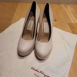 Ferragamo beige sz9